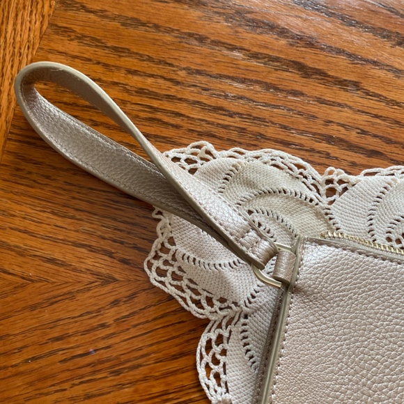 Naturalizer Wristlet - Picture 3 of 10